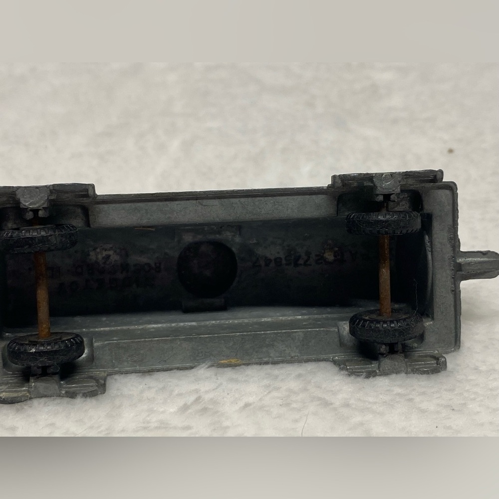 midgetoy vintage metal toy train Lot Of 2 Train Cars - Picture 14 of 16